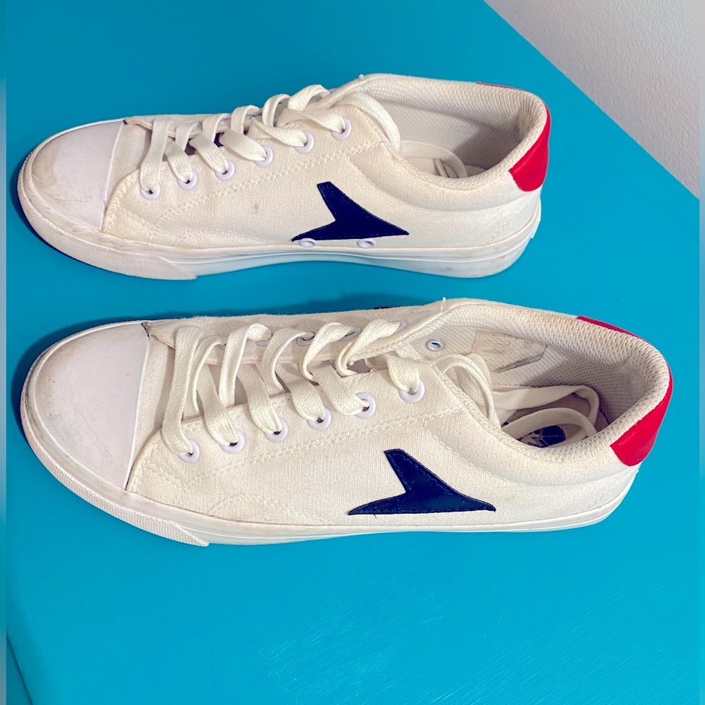 Bata Hot Shot x Wilson Sneakers - Size 7